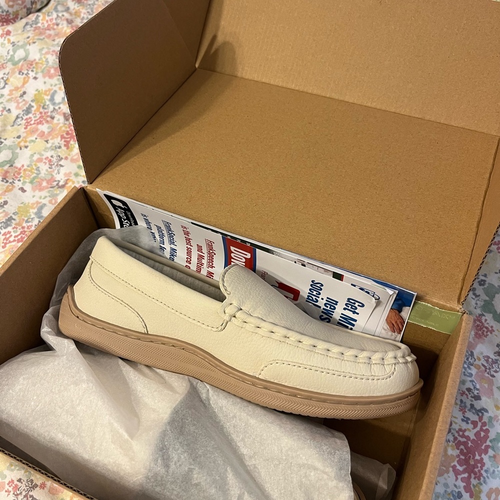 NWT - Women’s My Pillow All Season Moccasins